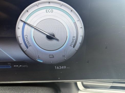 Used 2023 Hyundai Elantra Limited w/ Cargo Package image 30