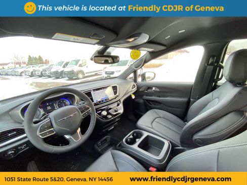 New 2026 Chrysler Pacifica Select image 14