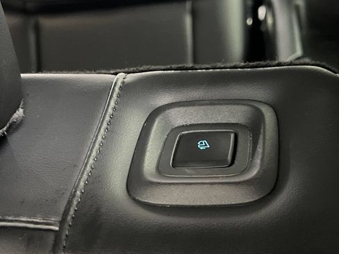 Used 2025 Ford Expedition Platinum AWD/4WD image 19