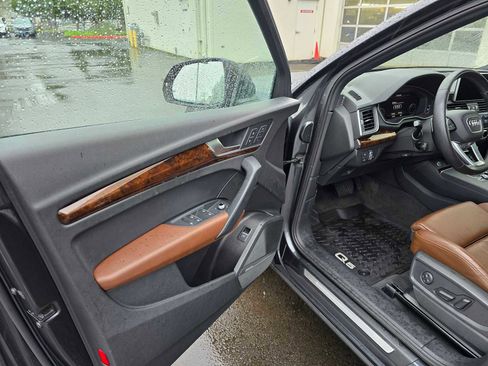 Used 2018 Audi Q5 2.0T Premium Plus w/ Premium Plus Package image 19