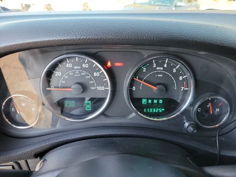 Used 2017 Jeep Wrangler Unlimited Rubicon w/ Connectivity Group image 17