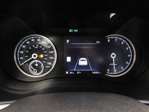 Used 2024 Genesis G70 2.5T image 31