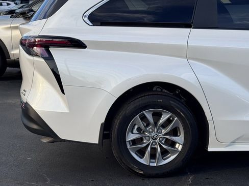 Used 2024 Toyota Sienna XLE image 42