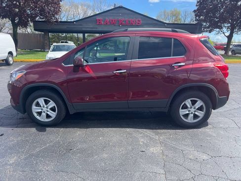 Used 2017 Chevrolet Trax LT w/ LT Convenience Package AWD/4WD image 1