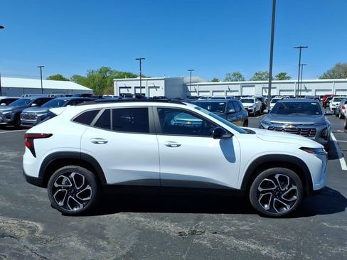 New 2026 Chevrolet Trax RS w/ Driver Confidence Package FWD image 2
