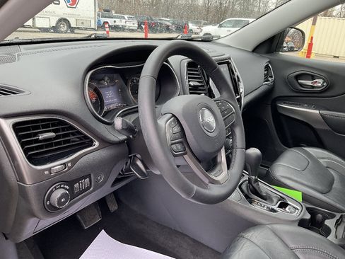 Used 2019 Jeep Cherokee Limited image 10