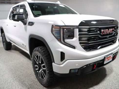 Used 2025 GMC Sierra 1500 AT4 w/ AT4 Preferred Package AWD/4WD image 5