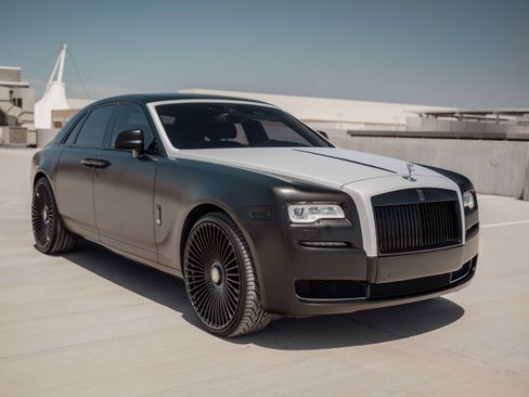 Used 2015 Rolls-Royce Ghost RWD image 2