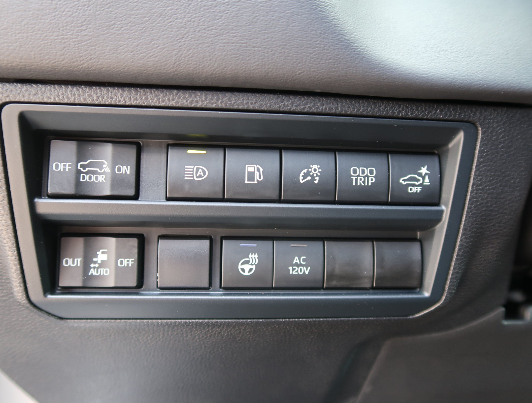 Used 2026 Toyota Sequoia Platinum AWD/4WD image 22