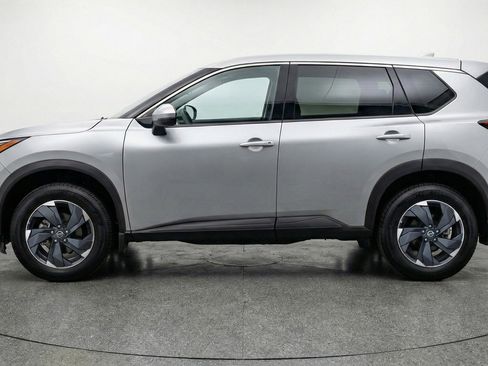 Used 2025 Nissan Rogue SV image 5