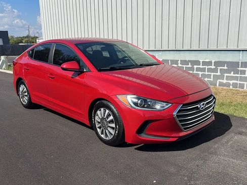 Used 2017 Hyundai Elantra SE image 3