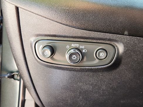 Used 2018 Chevrolet Equinox Premier FWD image 23