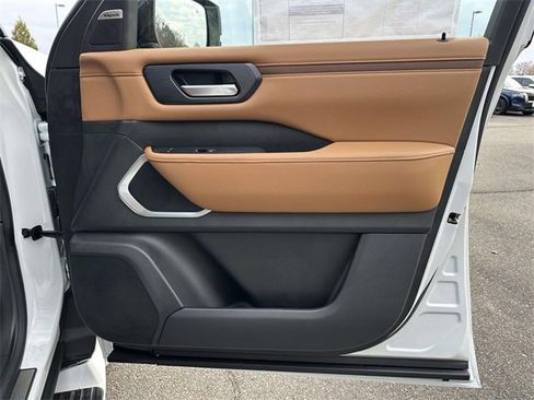 New 2025 Nissan Armada Platinum Reserve image 8