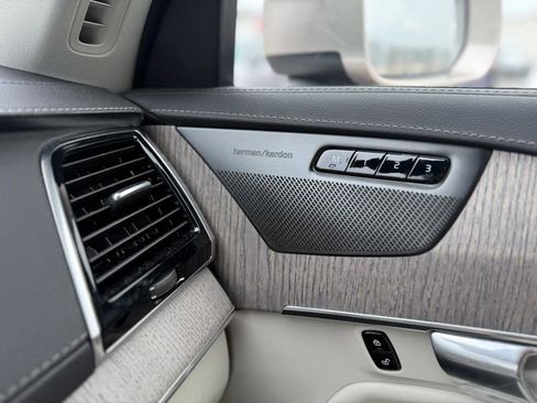 Used 2023 Volvo XC90 B6 Ultimate w/ Protection Package Premier image 11