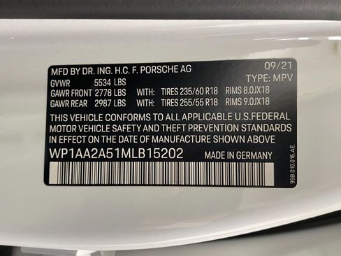 Used 2021 Porsche Macan AWD/4WD image 36