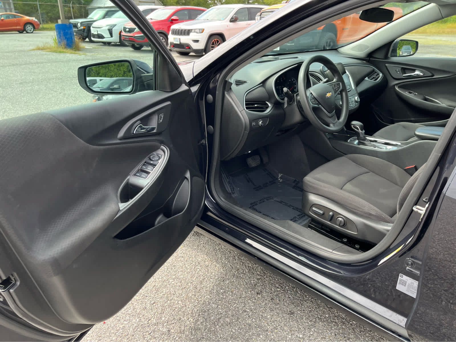 Used 2023 Chevrolet Malibu LT w/ Driver Confidence Package FWD image 9
