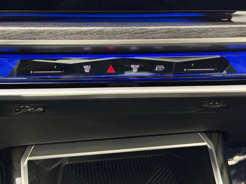 Used 2023 BMW i7 xDrive60 w/ Executive Package 2 image 30