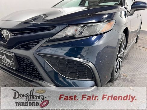 Used 2021 Toyota Camry SE image 11