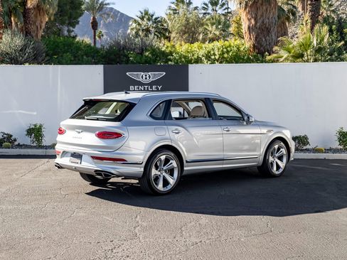 Used 2023 Bentley Bentayga Extended Wheelbase image 11
