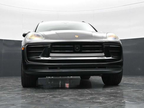 Certified 2025 Porsche Macan AWD/4WD image 47