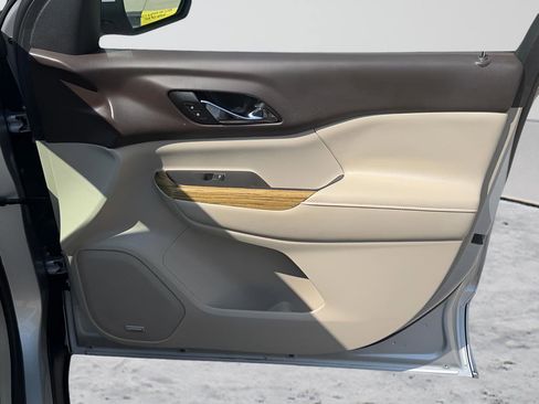 Used 2018 GMC Acadia Denali image 32