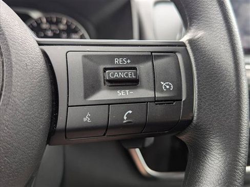 Used 2024 Nissan Rogue S FWD image 11