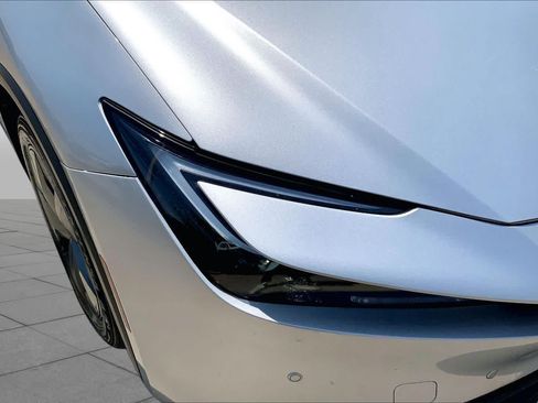 Used 2024 Toyota Prius LE FWD image 26