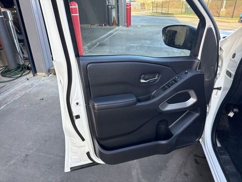 Used 2023 Nissan Frontier SV w/ SV Convenience Package image 18