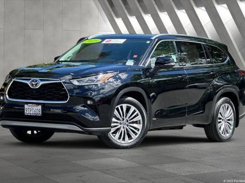 Certified 2025 Toyota Highlander Platinum AWD/4WD image 1
