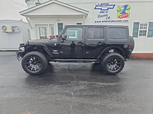 Used 2014 Jeep Wrangler Unlimited Sahara w/ Connectivity Group image 5