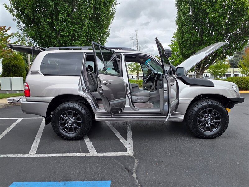 Used 2004 Toyota Land Cruiser w/ Convenience Pkg AWD/4WD image 24