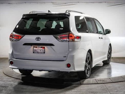 Certified 2020 Toyota Sienna SE image 5