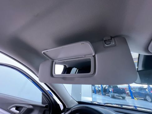Used 2024 Chevrolet Trax LT w/ Sunroof Package FWD image 32