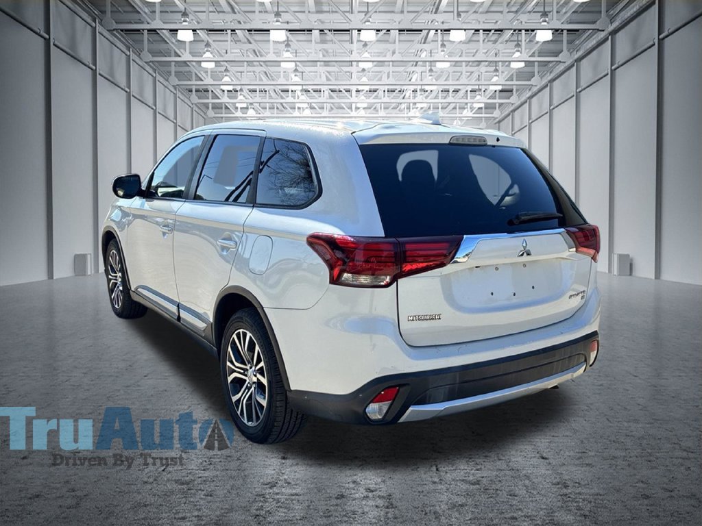 Used 2018 Mitsubishi Outlander AWD image 5