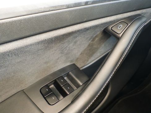 Used 2025 Tesla Model Y Long Range RWD image 7