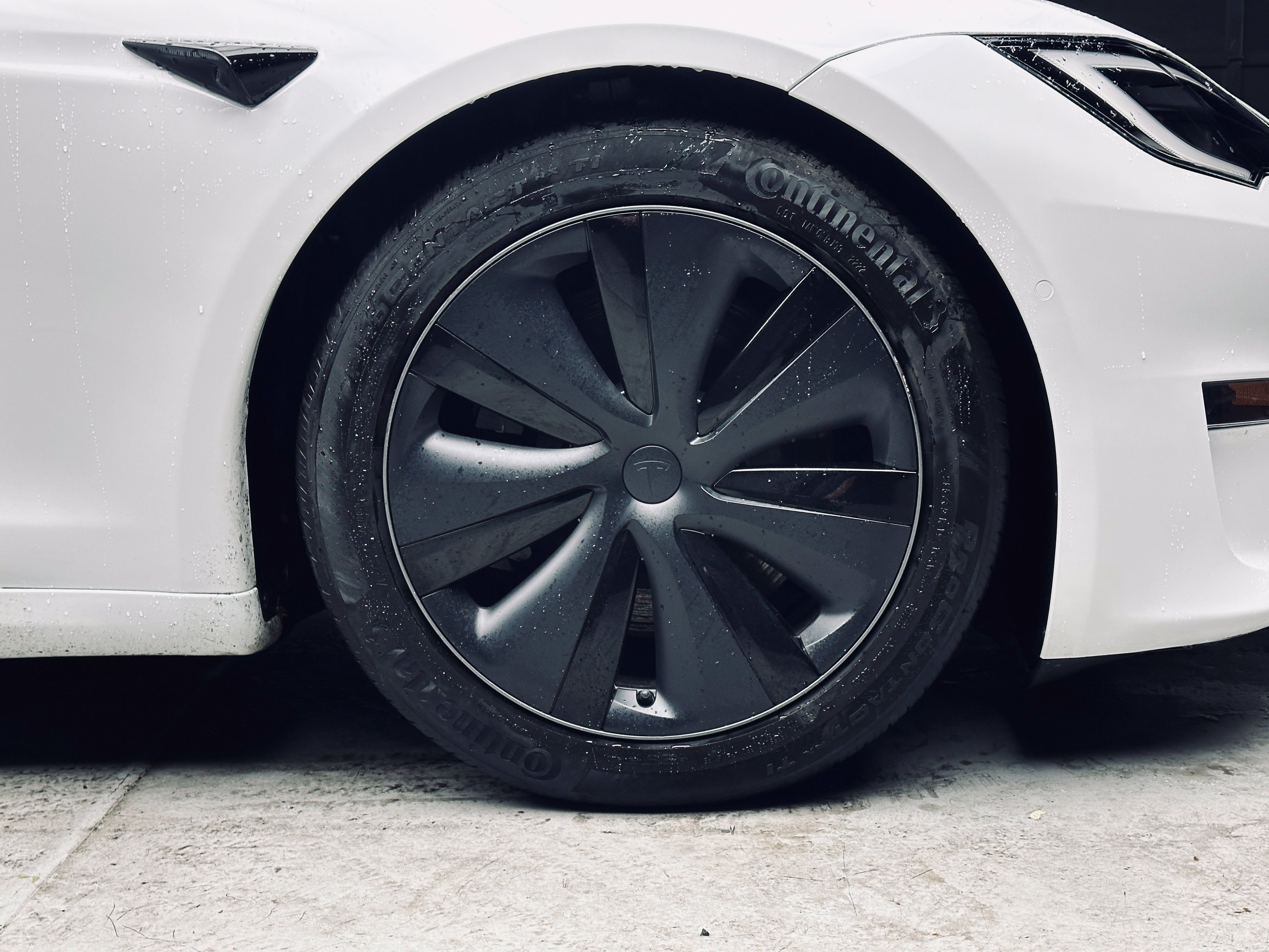 Used 2022 Tesla Model S AWD/4WD image 33