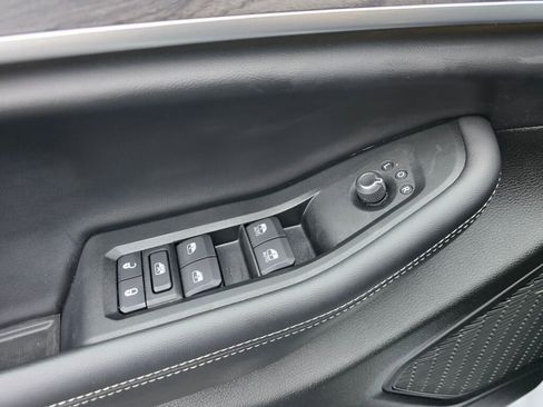 Used 2024 Jeep Grand Cherokee L Limited w/ Luxury Tech Group II image 18