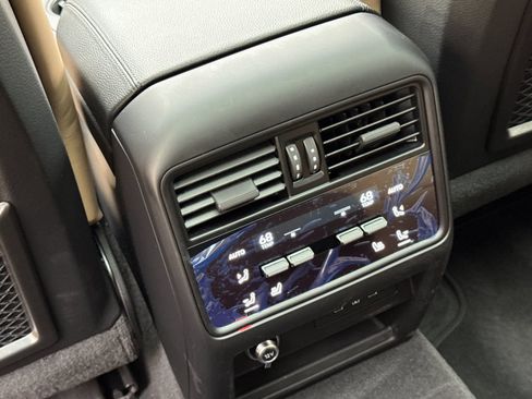 Certified 2025 Porsche Cayenne Coupe image 15