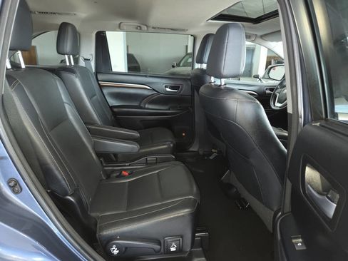 Used 2016 Toyota Highlander Limited w/ Driver Technology Package AWD/4WD image 28