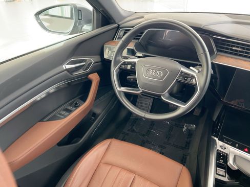 Used 2022 Audi e-tron Premium Plus w/ Premium Plus Package image 24