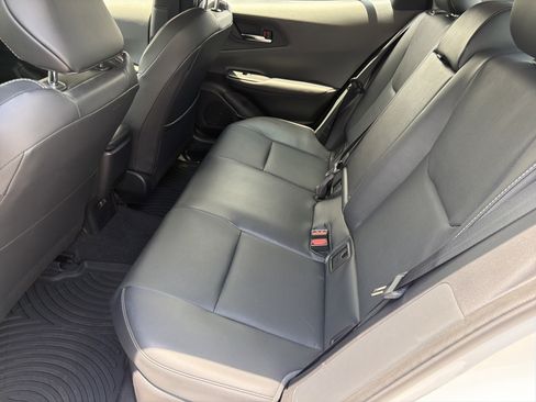 Used 2025 Toyota Prius XLE FWD image 30