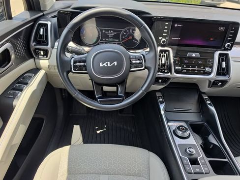 Used 2022 Kia Sorento S FWD image 8