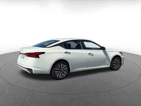 Used 2025 Nissan Altima 2.5 SV image 15