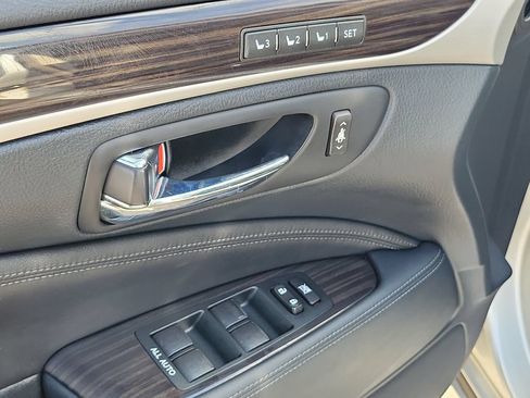Used 2015 Lexus LS 460 w/ Comfort Package RWD image 21