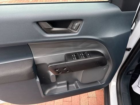Used 2025 Ford Maverick XL FWD image 13
