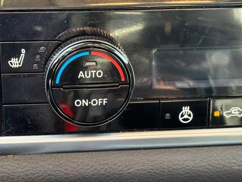 Certified 2023 Nissan Rogue SV w/ SV Premium Package image 15