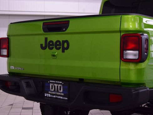Used 2025 Jeep Gladiator Mojave AWD/4WD image 19