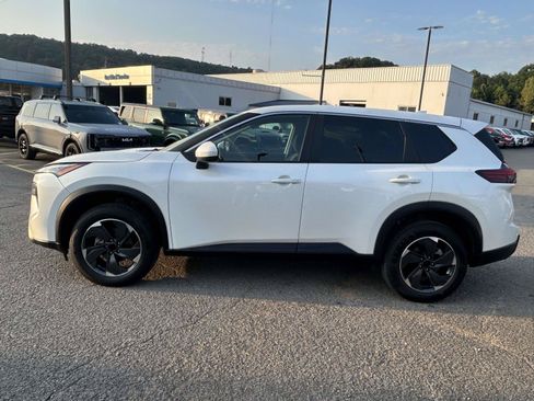Used 2024 Nissan Rogue SV AWD/4WD image 4