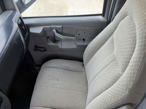 Used 2008 Chevrolet Express 3500 RWD image 18