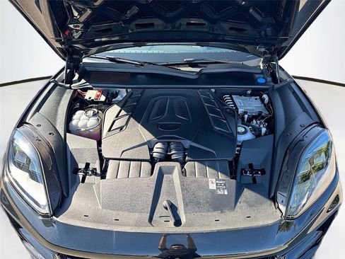 Used 2025 Porsche Cayenne Turbo image 9